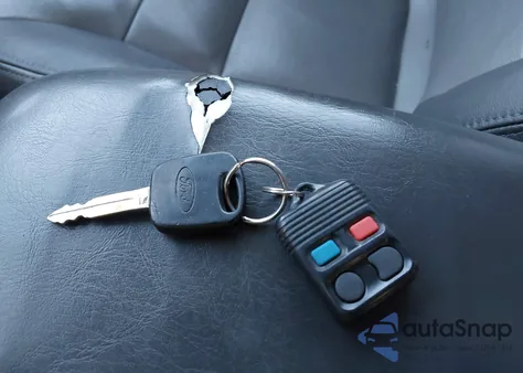 2004 Ford Escape Xlt из США, поврежденный, VIN 1FMYU93164DA06704